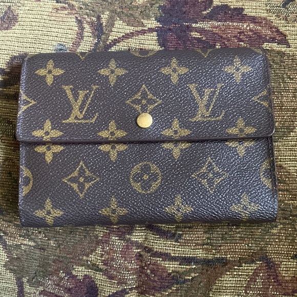 Authentic Louis Vuitton Vintage Unisex Porte Tresor Etui Bifold Wallet/Passport.